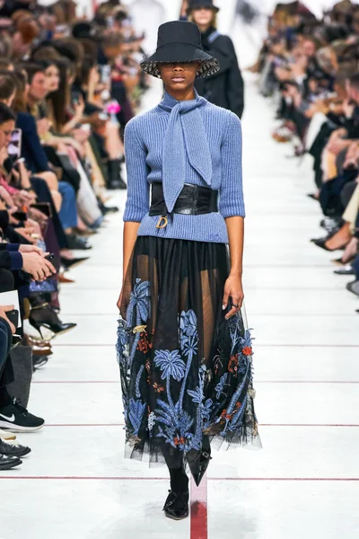 Look 70